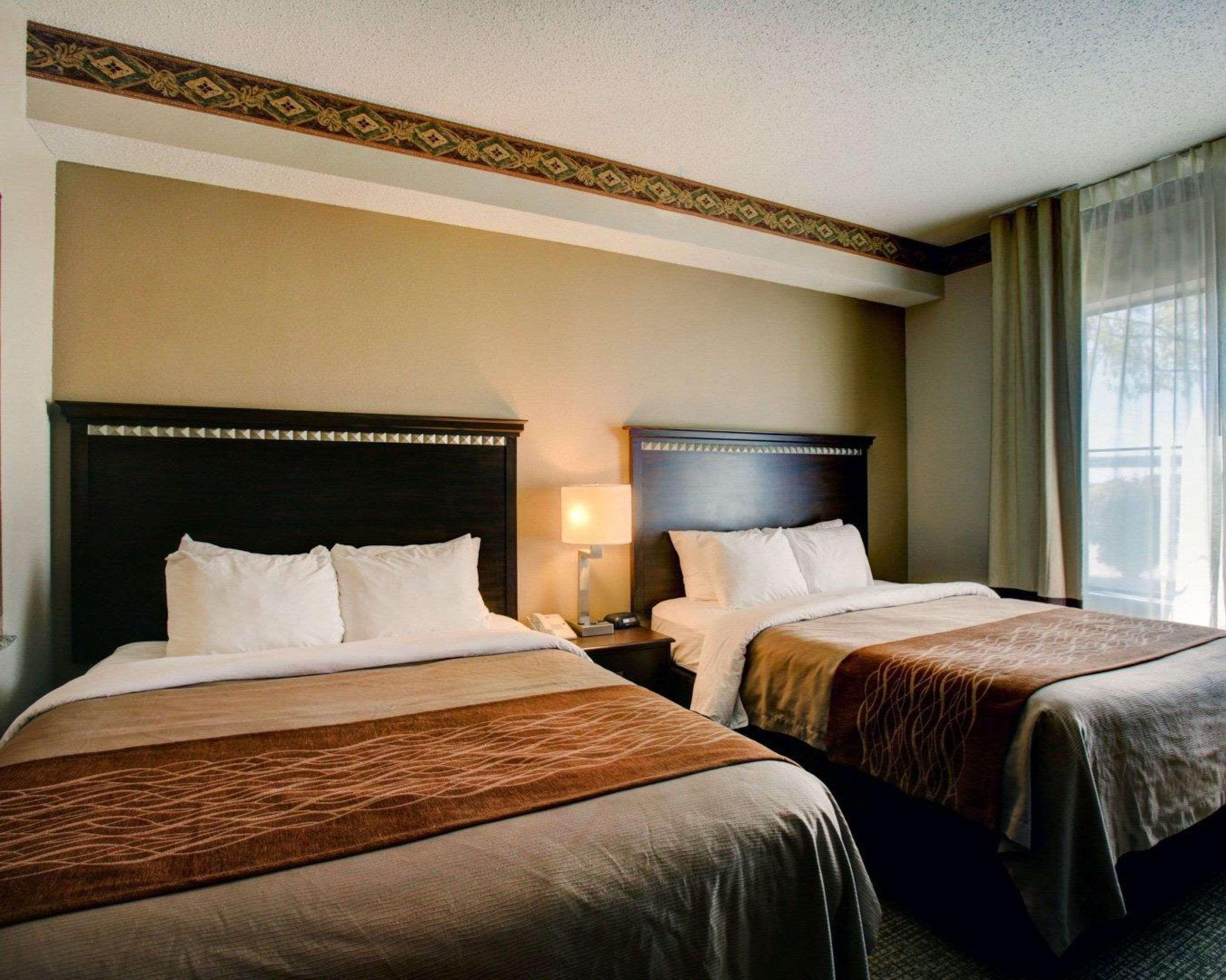 Comfort Inn & Suites Seguin Exterior photo