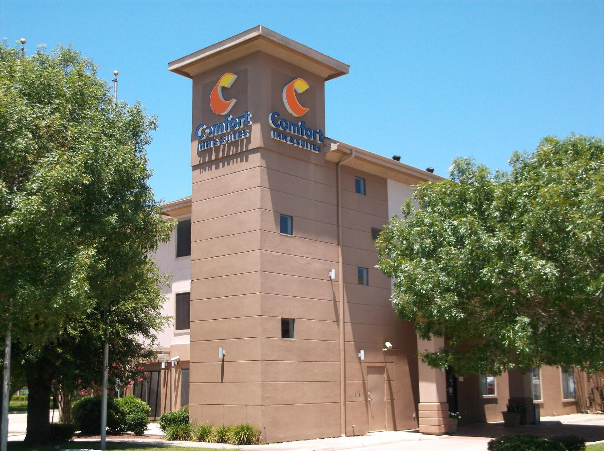 Comfort Inn & Suites Seguin Exterior photo
