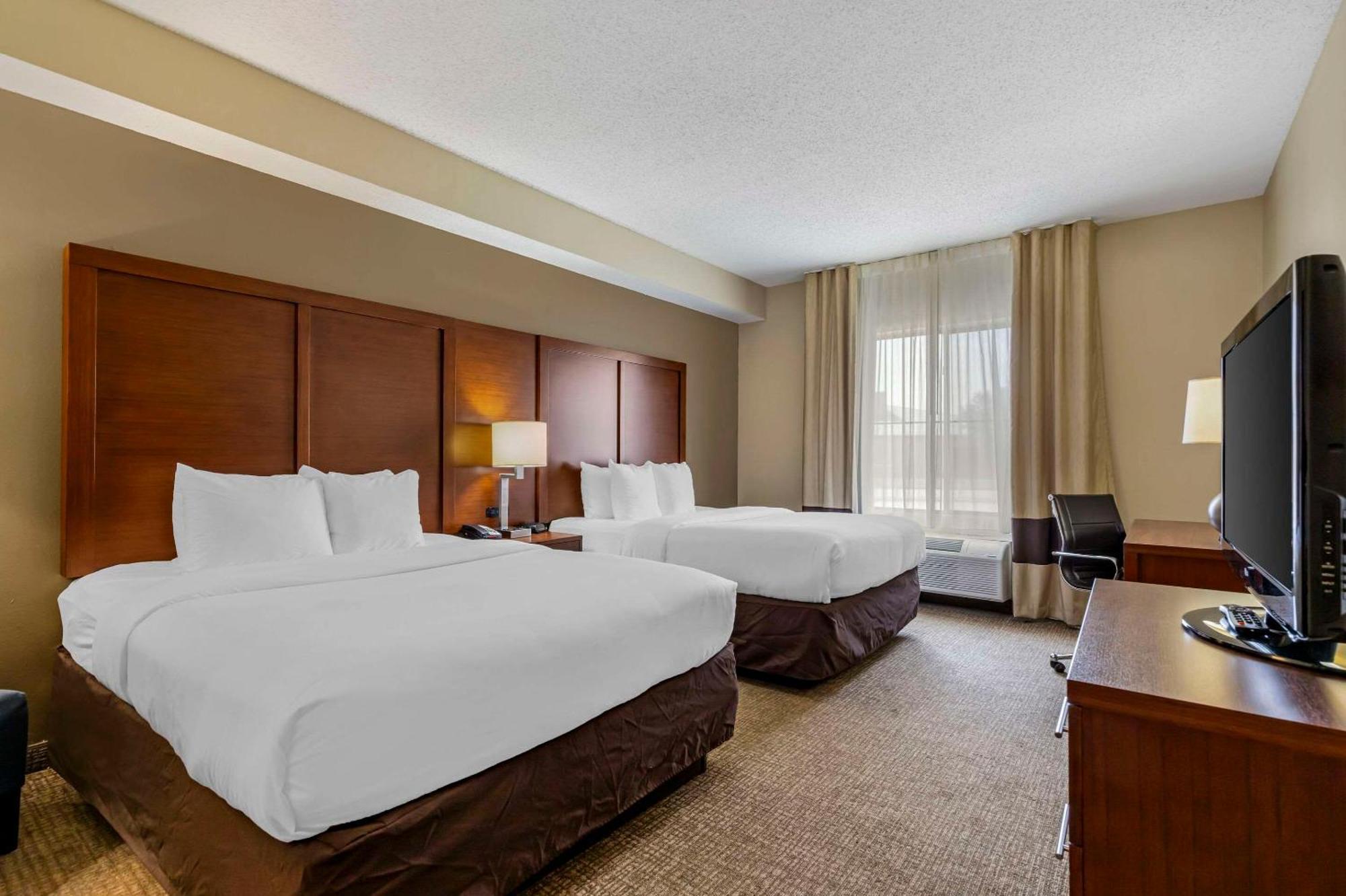 Comfort Inn & Suites Seguin Exterior photo