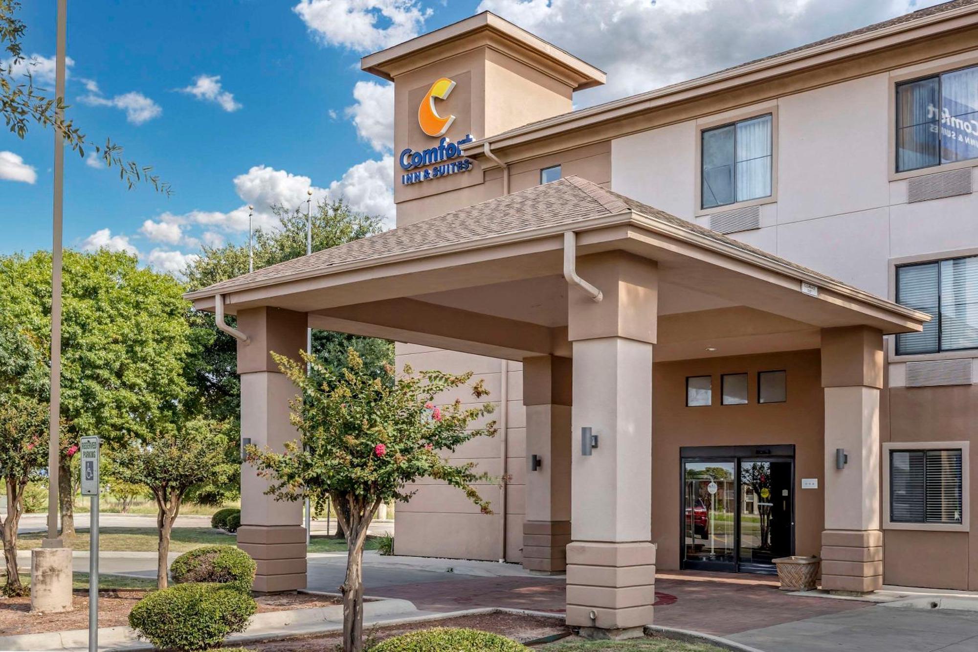 Comfort Inn & Suites Seguin Exterior photo